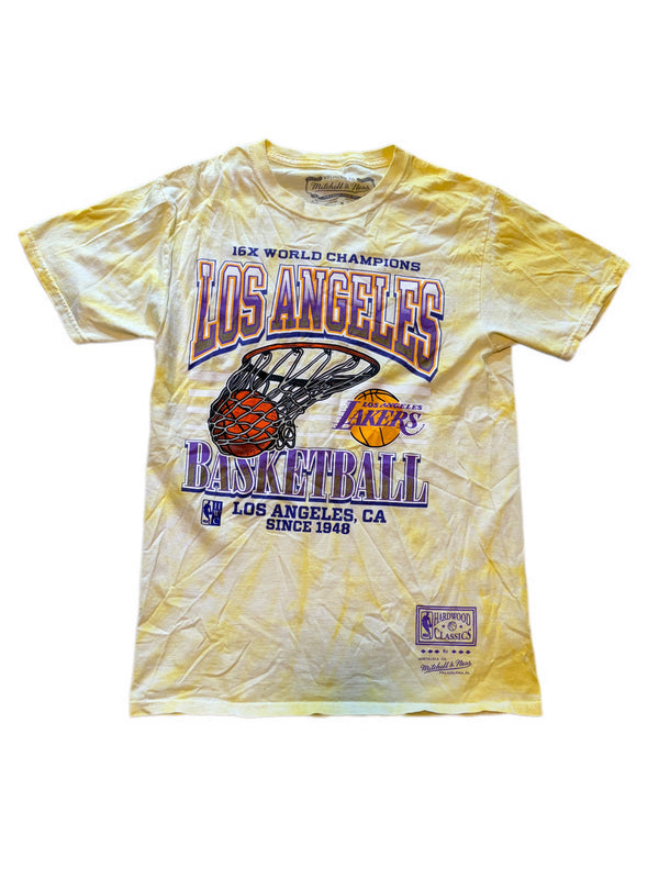 MITCHELL AND NESS LOS ANGELES LAKERS YELLOW NBA BASKETBALL GRAPHIC TEE