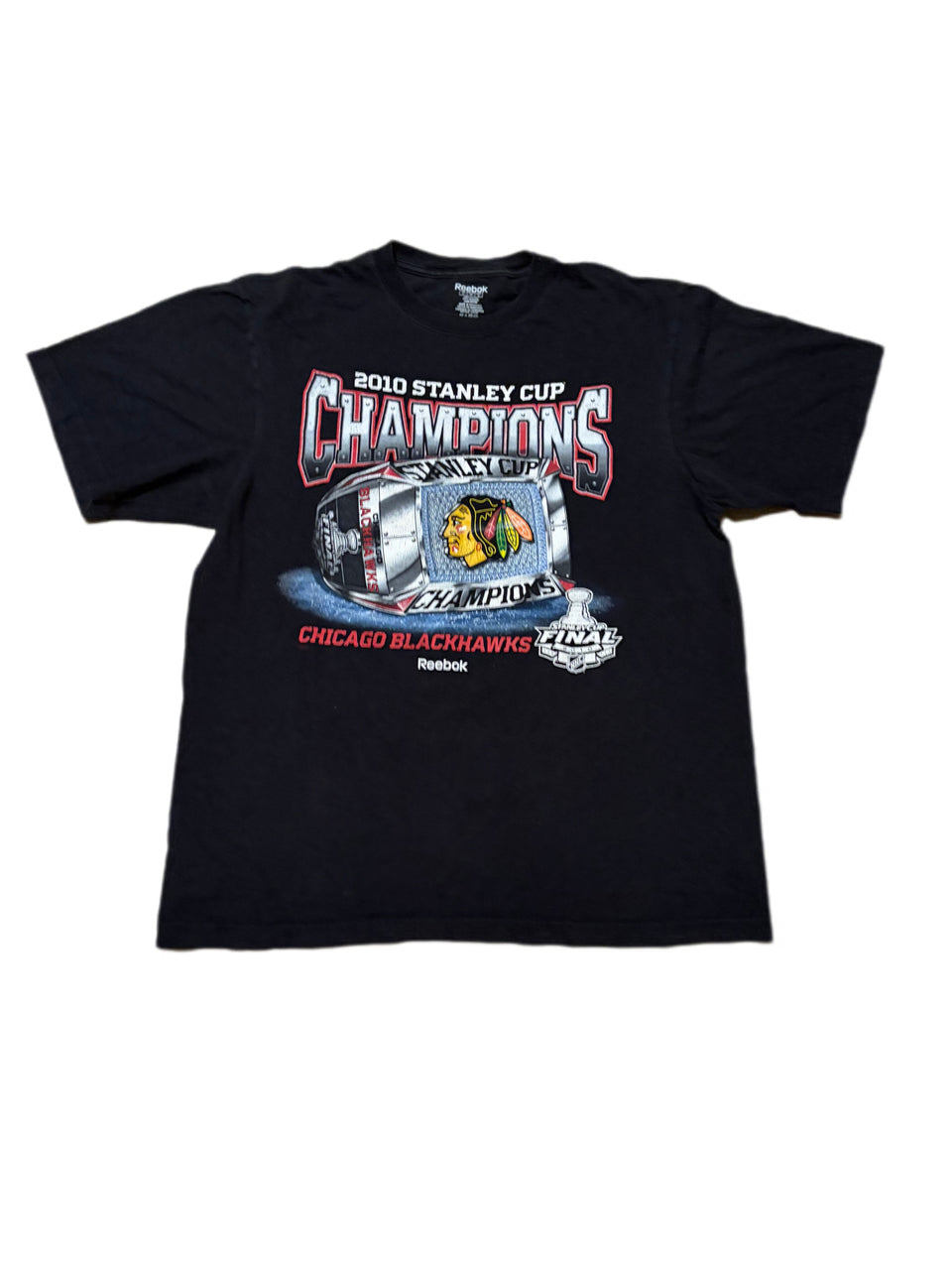 REEBOK CHICAGO BLACKHAWKS 2010 STANLEY CUP CHAMPIONS GRAPHIC TEE