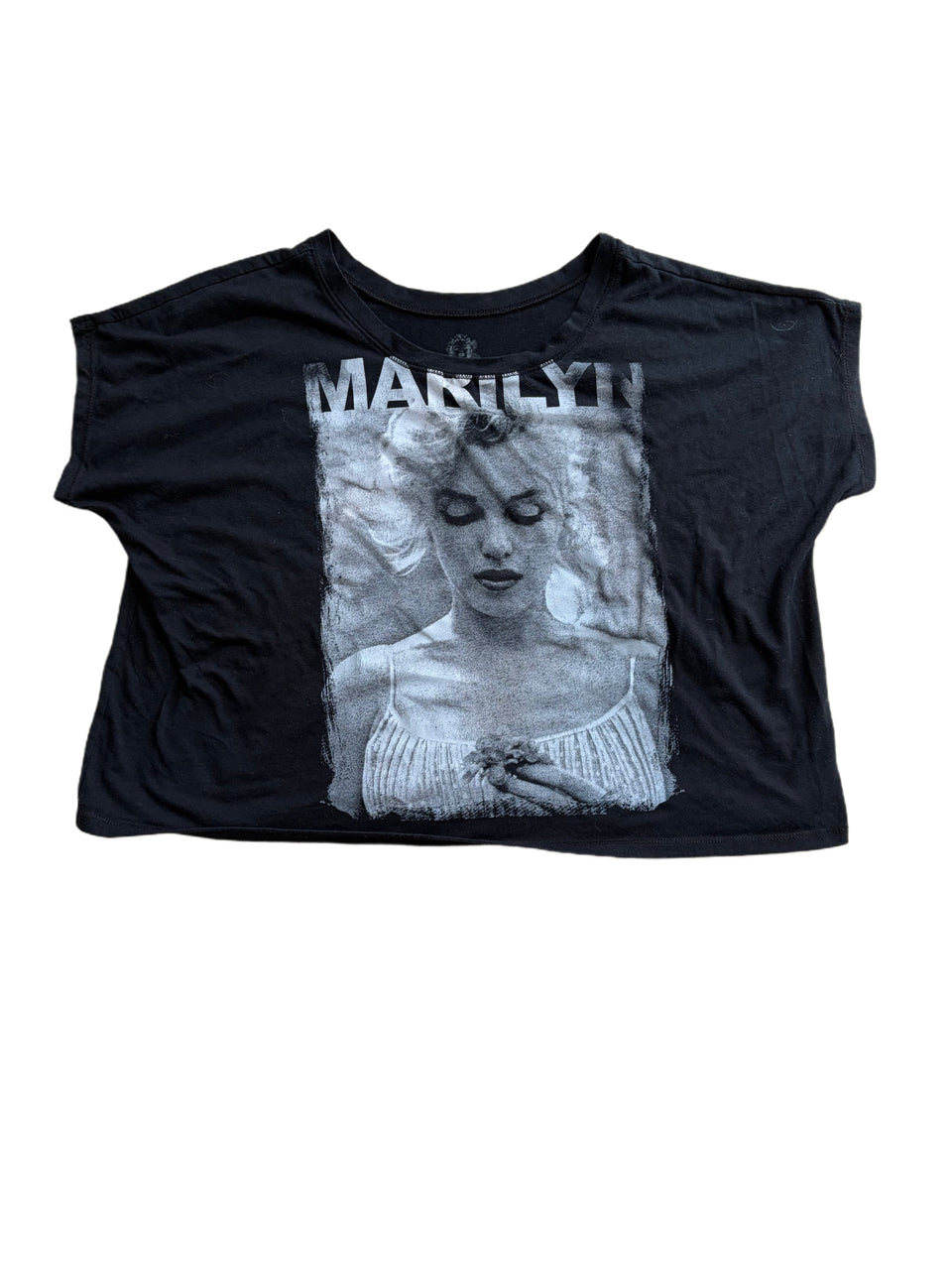 WOMEN'S MARILYN MONROE EXTENDED SLEEVE SCOOP NECK SHIRT