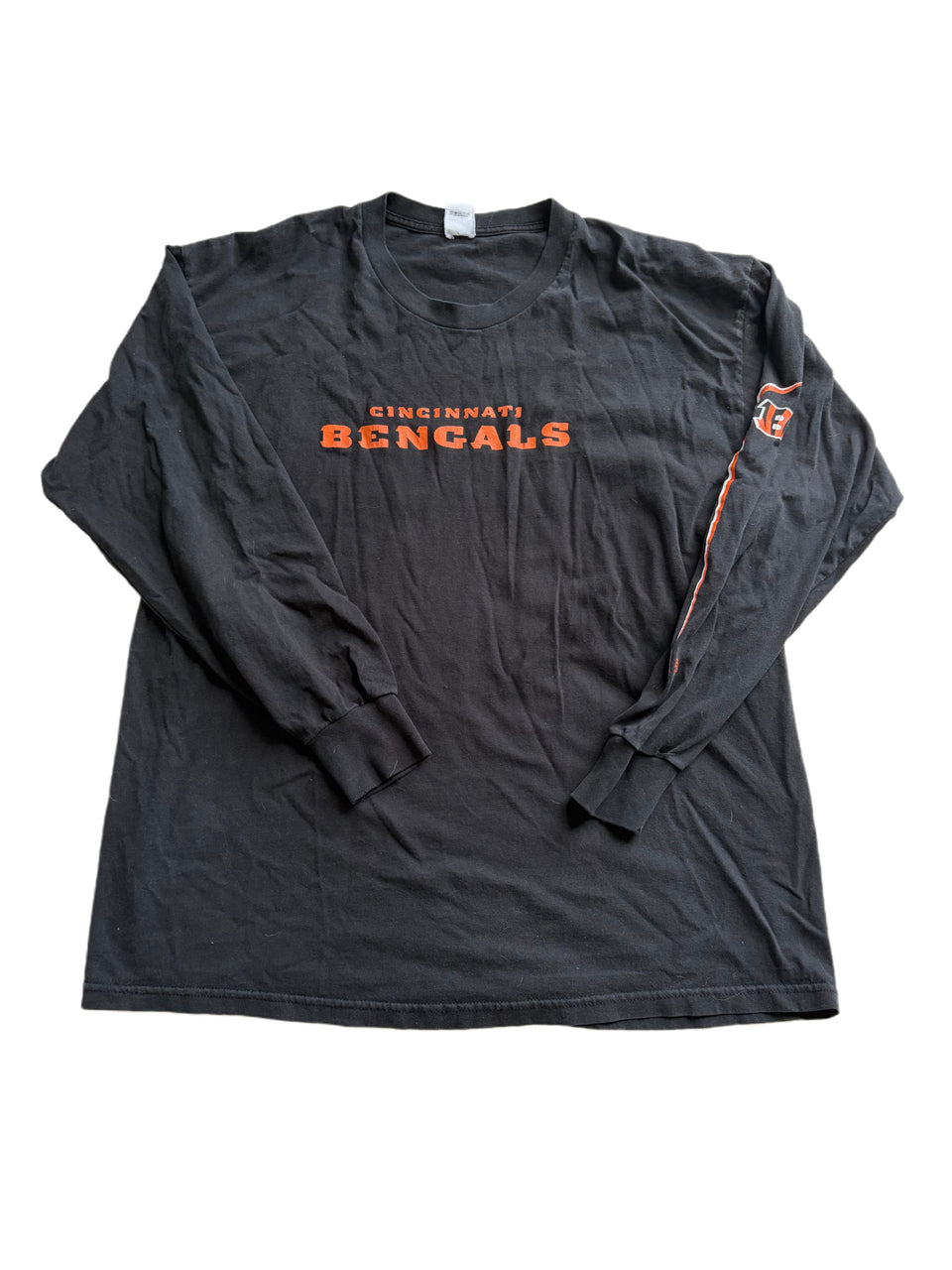 VINTAGE CINCINNATI BENGALS LONG SLEEVE GRAPHIC TEE SLEEVE DESIGN