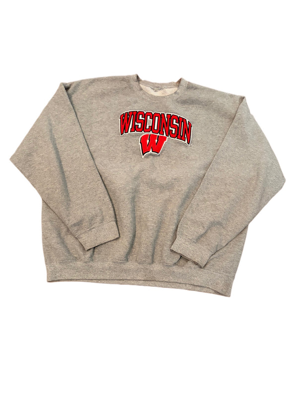 WISCONSIN BADGERS EMBROIDERED LOGO CREWNECK