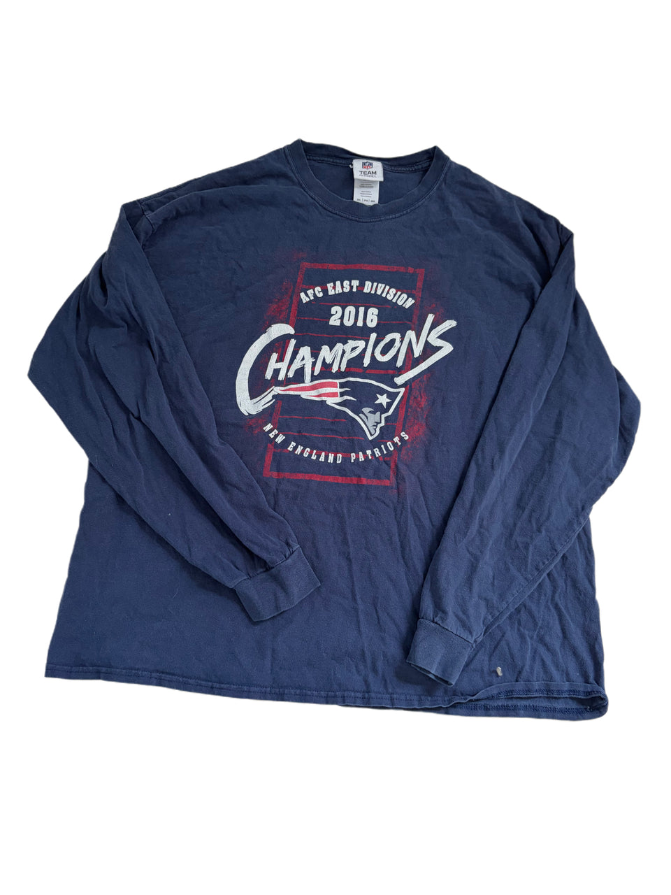 NEW ENGLAND PATRIOTS 2016 AFC EAST CHAMPIONS LONG SLEEVE TEE
